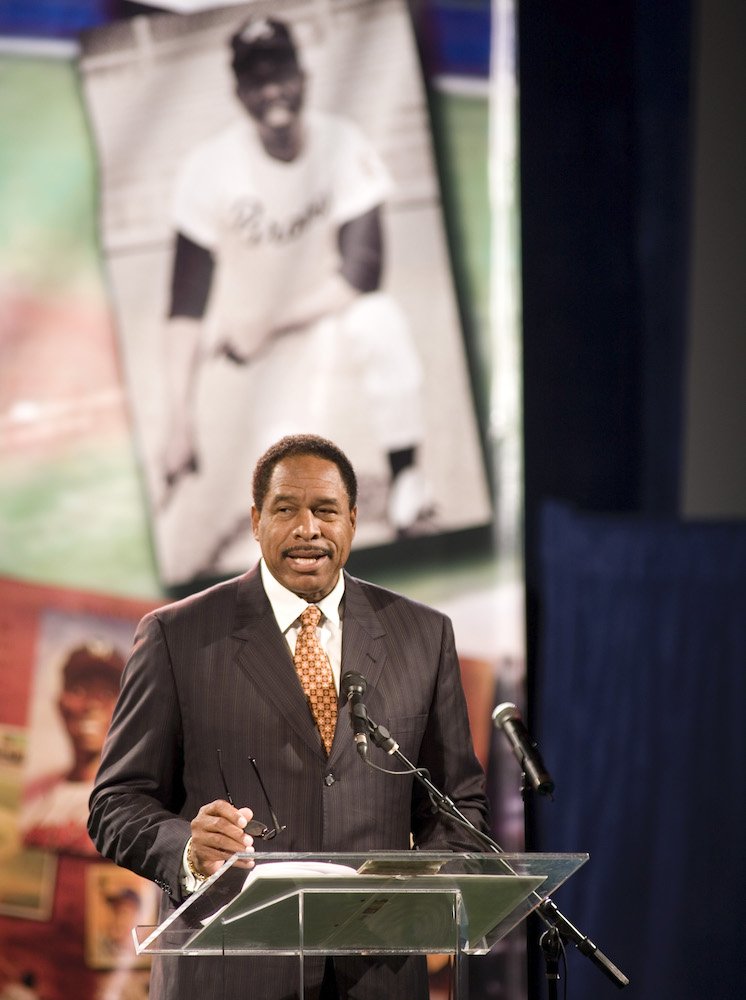 Dave Winfield decries the way parents are raising single-sport child